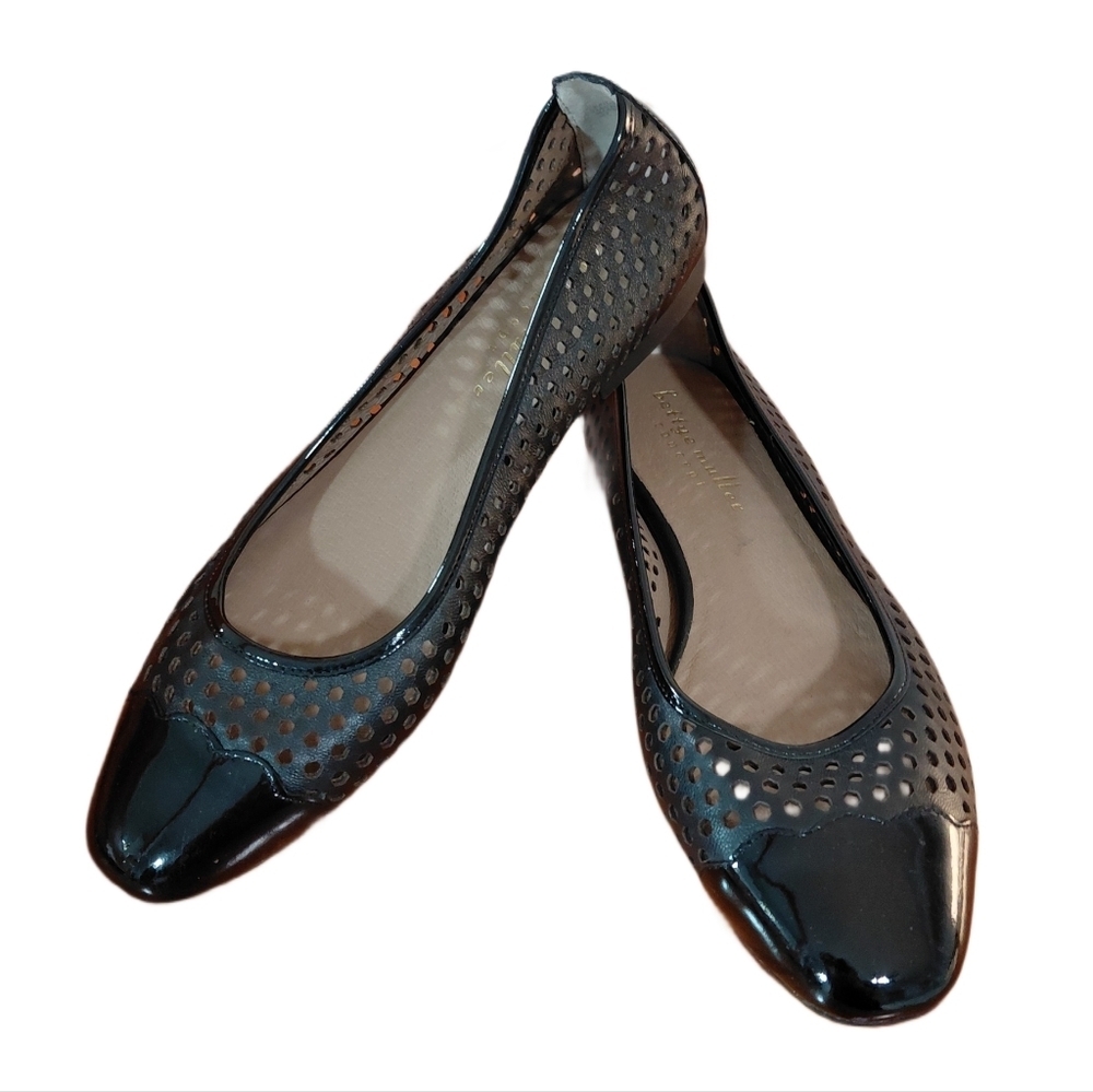 Bettye Muller Black Flats Women's Janae Patent Leather Perforated Loafer Sz 8.5